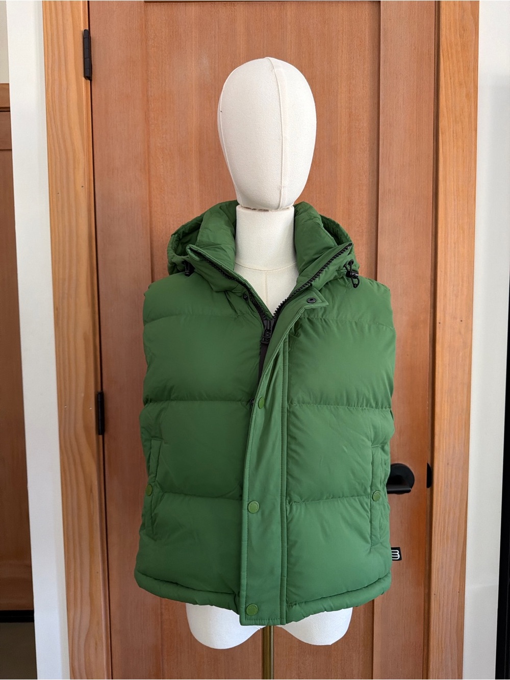 Aritzia The Super Puff Shorty Green Puffer Vest Jacket with Hood